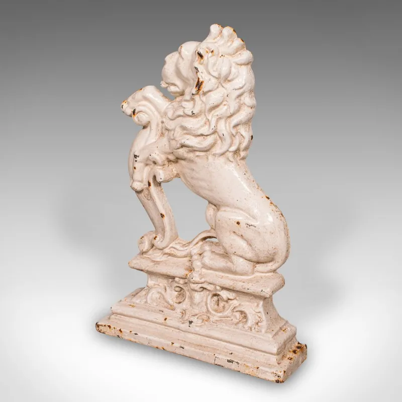 Discount Pamono Antique Victorian English Cast Iron Heraldic Lion Doorstop, 1890s