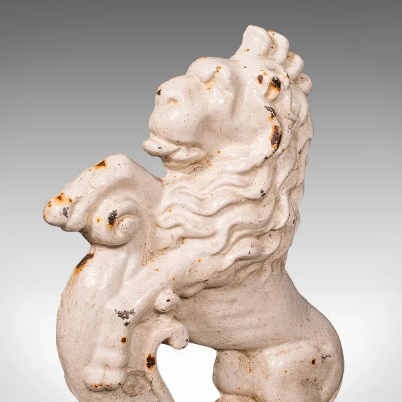 Discount Pamono Antique Victorian English Cast Iron Heraldic Lion Doorstop, 1890s