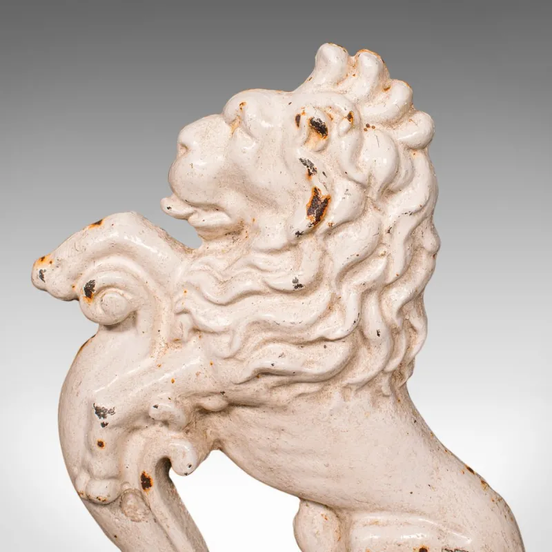 Discount Pamono Antique Victorian English Cast Iron Heraldic Lion Doorstop, 1890s