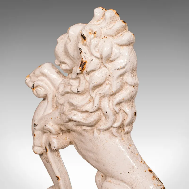 Discount Pamono Antique Victorian English Cast Iron Heraldic Lion Doorstop, 1890s