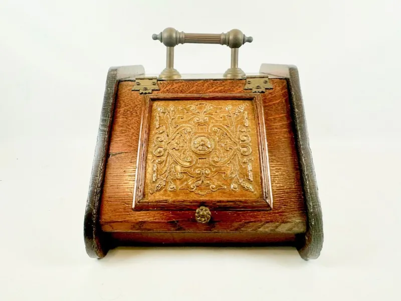 Pamono Antique Victorian Oak and Brass Coal Scuttle, 19th Century> Fireplaces And Mantels