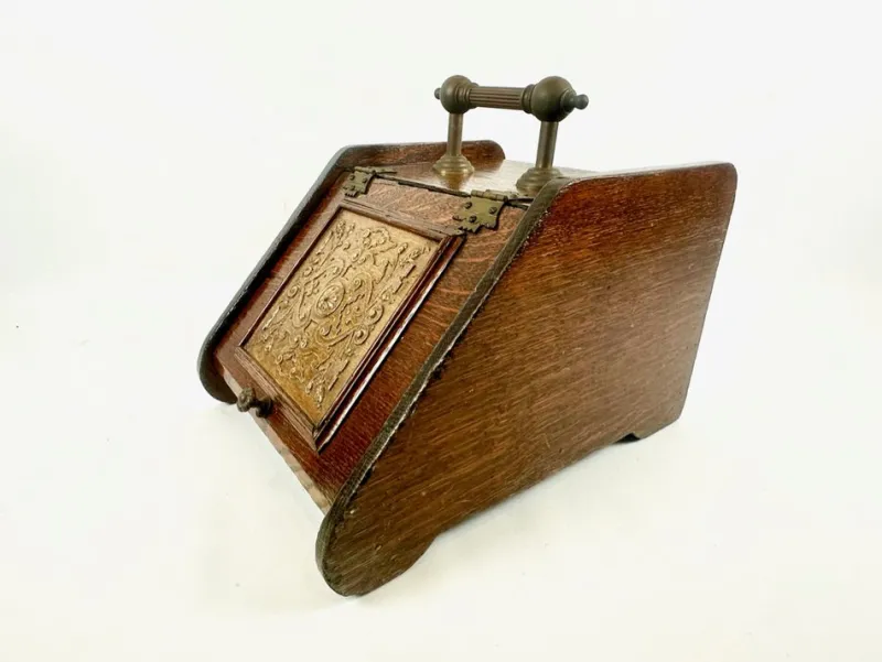 Pamono Antique Victorian Oak and Brass Coal Scuttle, 19th Century> Fireplaces And Mantels