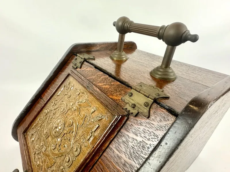 Pamono Antique Victorian Oak and Brass Coal Scuttle, 19th Century> Fireplaces And Mantels