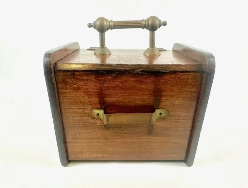 Pamono Antique Victorian Oak and Brass Coal Scuttle, 19th Century> Fireplaces And Mantels
