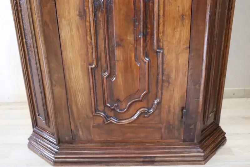 Outlet Pamono Antique Walnut Corner Cabinets, 1600s, Set of 2