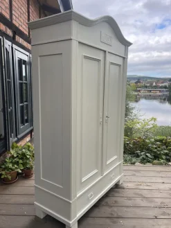 Pamono Antique Wardrobe in Fir, 1890s> Cabinets & Wardrobes