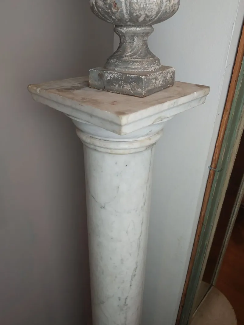 Pamono Antique White Marble Columns or Pedestals, Set of 2> Pedestals And Columns