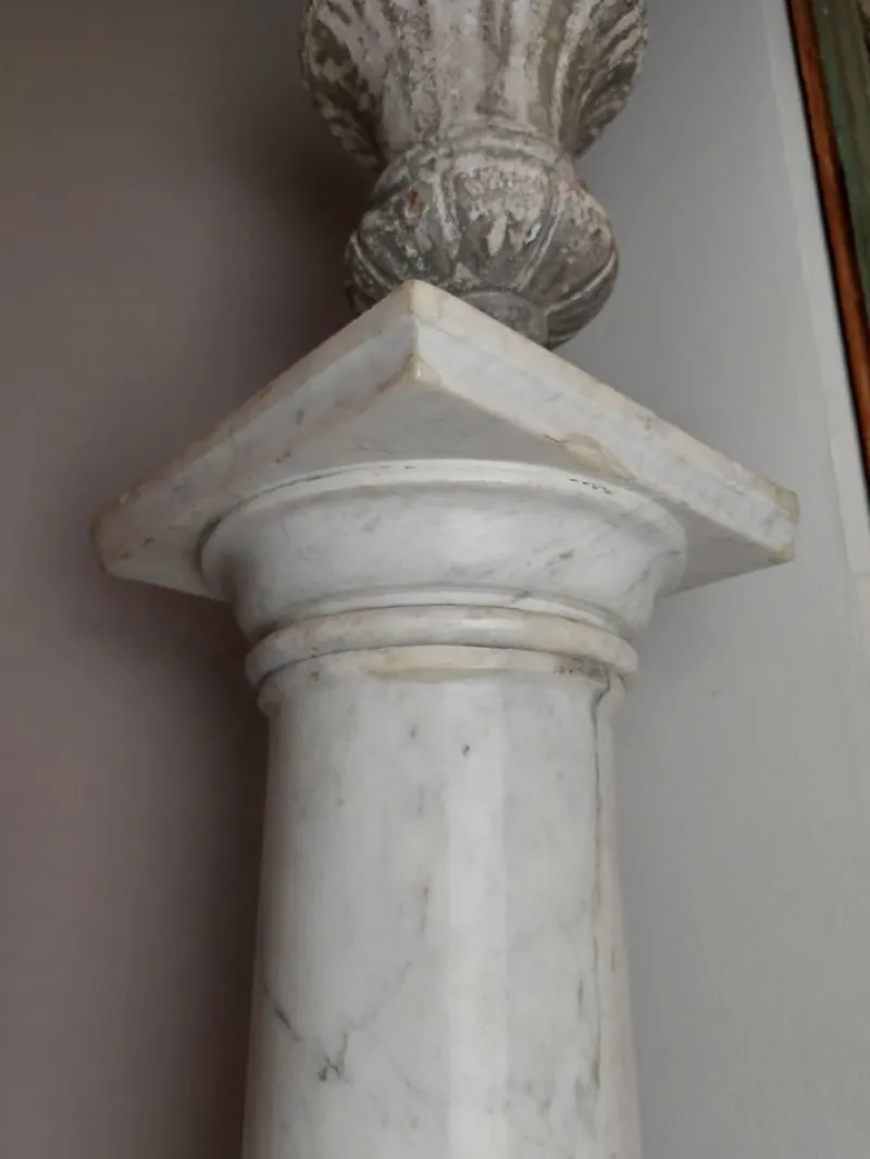 Pamono Antique White Marble Columns or Pedestals, Set of 2> Pedestals And Columns