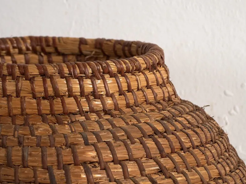 Pamono Antique Wicker Basket with Lid, 1920s> Trunks Crates & Baskets