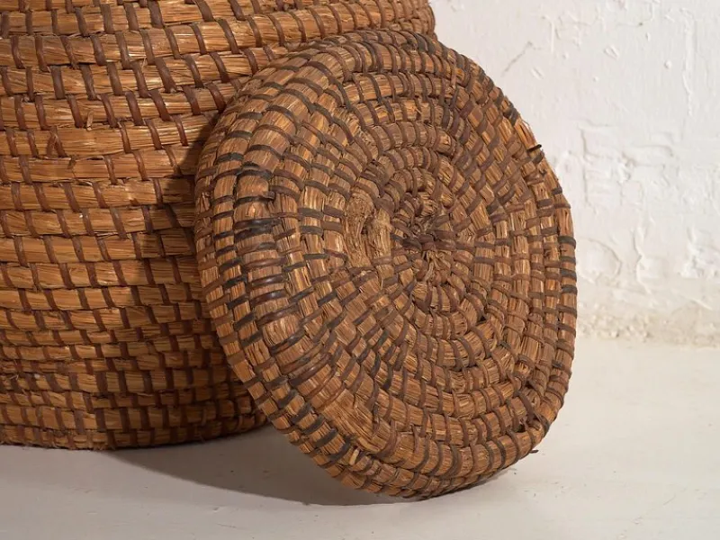 Pamono Antique Wicker Basket with Lid, 1920s> Trunks Crates & Baskets