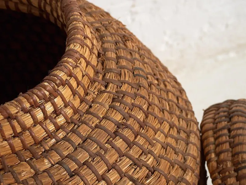 Pamono Antique Wicker Basket with Lid, 1920s> Trunks Crates & Baskets