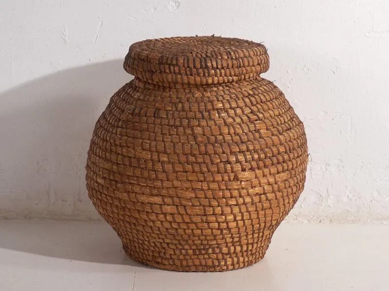 Pamono Antique Wicker Basket with Lid, 1920s> Trunks Crates & Baskets