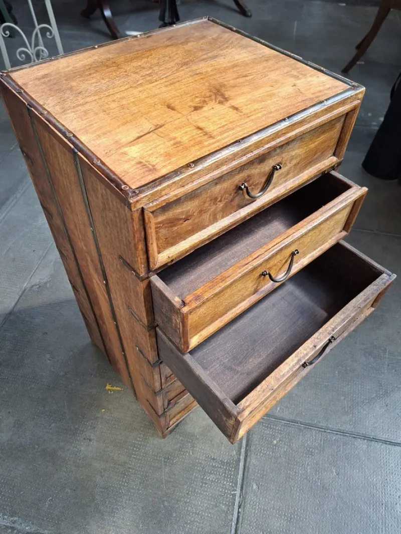 Pamono Antique Wood Travel Chest of Drawers with Metal Finish, 1900> Dressers, Commodes & Chests