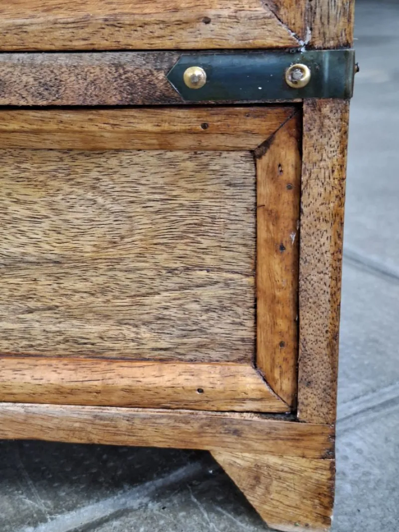 Pamono Antique Wood Travel Chest of Drawers with Metal Finish, 1900> Dressers, Commodes & Chests