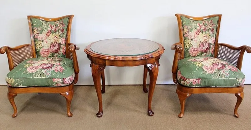 Pamono Armchairs and Chippendale Table in Solid Beech, 1950s, Set of 3> Living Room Sets
