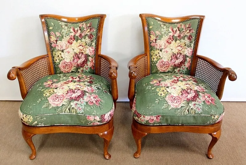 Pamono Armchairs and Chippendale Table in Solid Beech, 1950s, Set of 3> Living Room Sets