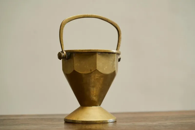 Pamono Art Deco Basket with Handle in Patinated Brass Early 20th Century, 1940s> Trunks Crates & Baskets