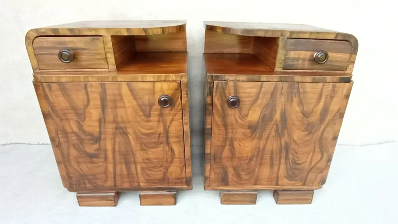 Pamono Art Deco Bedside Tables by Jindrich Halabala, 1940s, Set of 2> Nightstands