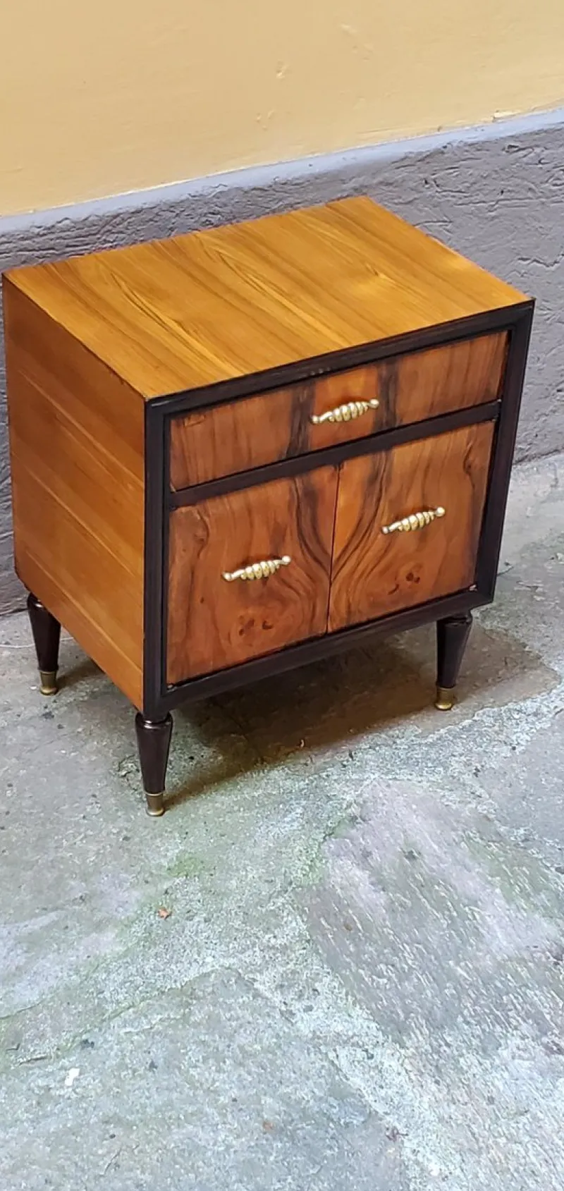 Pamono Art Deco Bedside Tables, 1920s, Set of 2> Nightstands