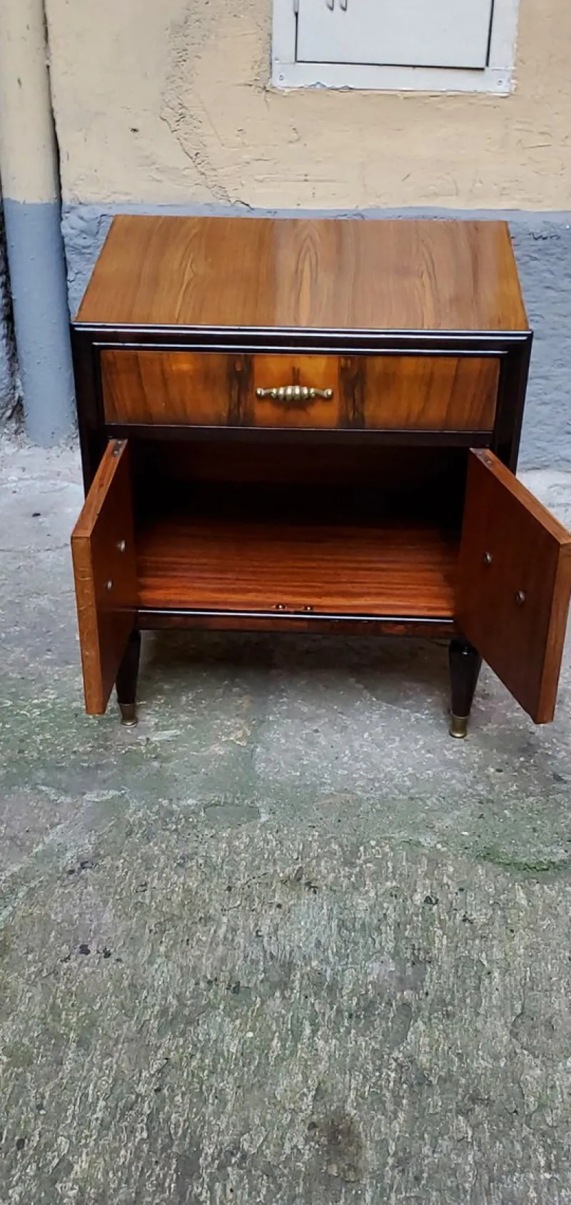 Pamono Art Deco Bedside Tables, 1920s, Set of 2> Nightstands