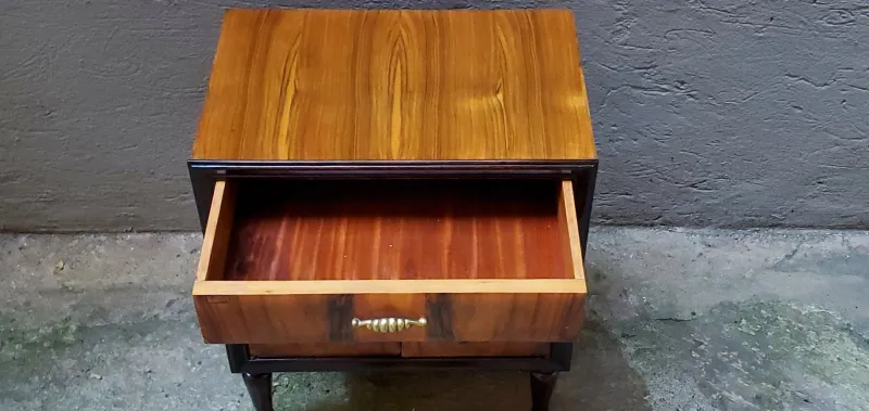 Pamono Art Deco Bedside Tables, 1920s, Set of 2> Nightstands