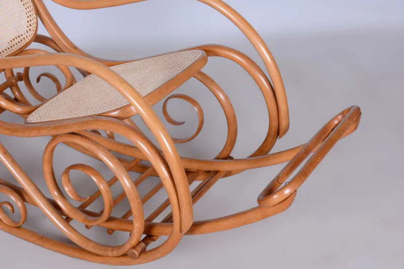 Pamono Art Deco Beech Rocking Chair with Footrest attributed to Thonet, Czech, 1920s