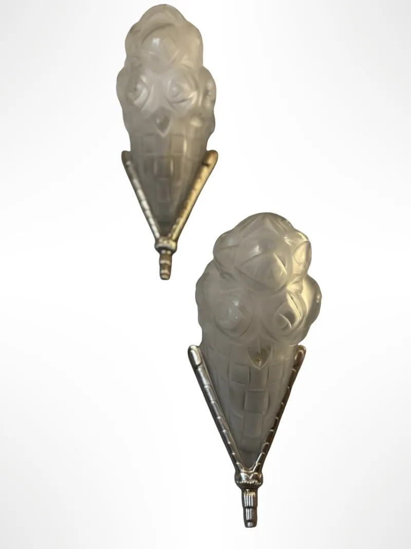 Pamono Art Deco Bouquets aux Roses Wall Lights from Verrerie d'Art Degué, 1930s, Set of 2> Wall Lights & Sconces