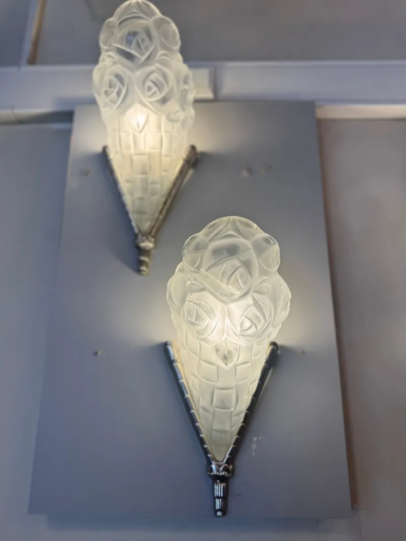 Pamono Art Deco Bouquets aux Roses Wall Lights from Verrerie d'Art Degué, 1930s, Set of 2> Wall Lights & Sconces