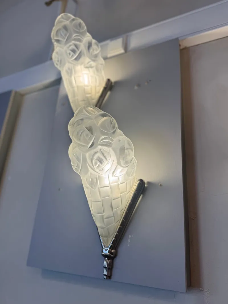 Pamono Art Deco Bouquets aux Roses Wall Lights from Verrerie d'Art Degué, 1930s, Set of 2> Wall Lights & Sconces