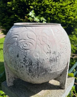 Pamono Art Deco Cast Iron Garden Planter from Deville & Cie, 1920s> Planters And Jardiniere