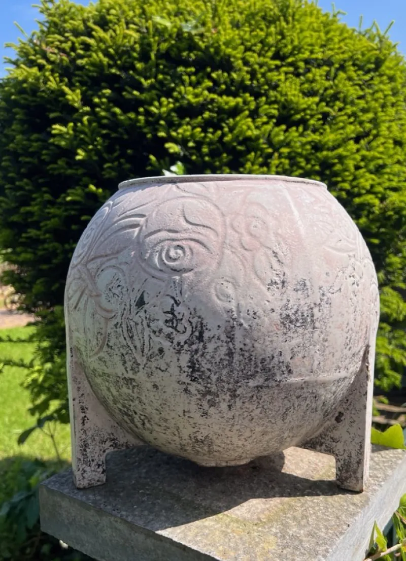 Pamono Art Deco Cast Iron Garden Planter from Deville & Cie, 1920s> Planters And Jardiniere
