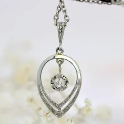 Pamono Art Deco Diamonds 18 Karat White Yellow Gold Pendant, 1920s><noscript><img width=