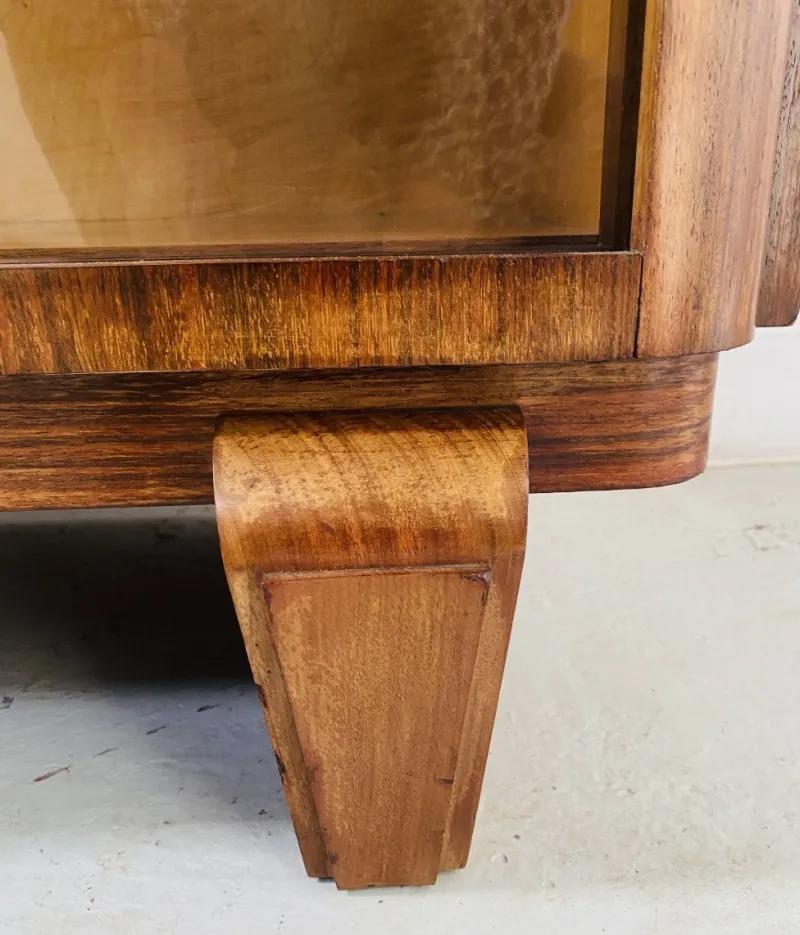 Sale Pamono Art Deco Display Case in Mahogany and Veneer