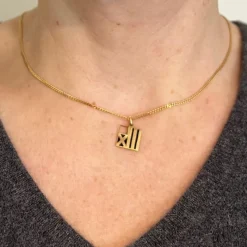 Pamono Art Deco February Wisdom Pisces Flag Charm Pendant in 18 Karat Yellow Gold and Enamel, 1920s><noscript><img width=