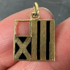 Pamono Art Deco February Wisdom Pisces Flag Charm Pendant in 18 Karat Yellow Gold and Enamel, 1920s><noscript><img width=