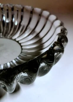 Hot Pamono Art Deco French Glass Bowl by Pierre d'Avesn for Daum, 1930