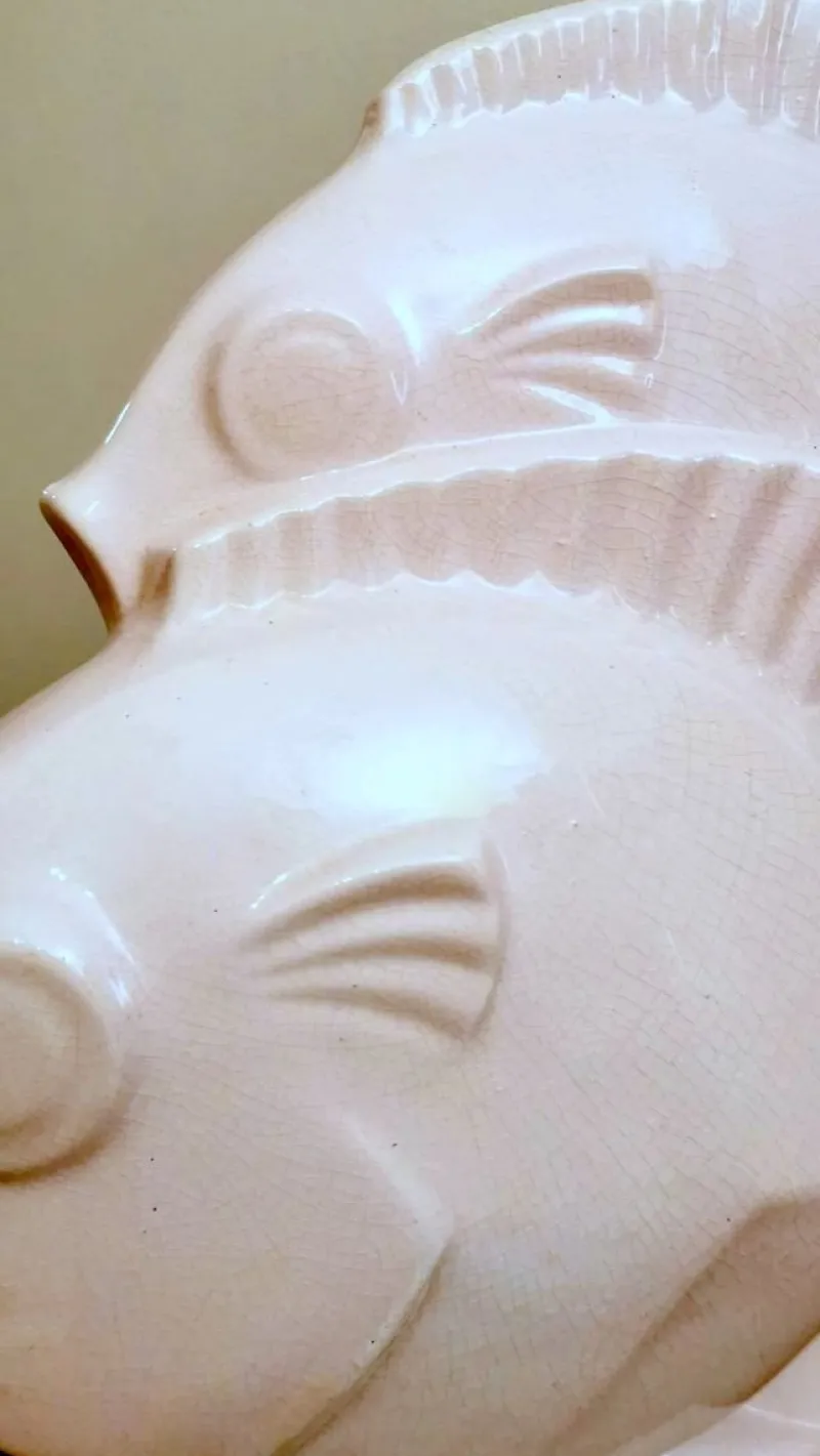 Hot Pamono Art Deco French Sculpture of Two Fish in Craquelé Porcelain