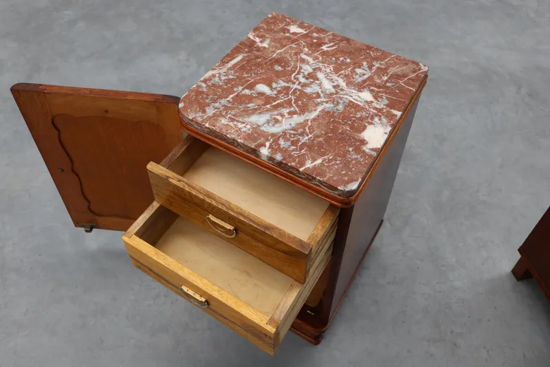 Pamono Art Deco Nightstands in Oak with Marble Tops, France, 1920s, Set of 2> Nightstands