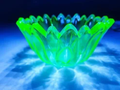 Hot Pamono Art Deco Plate in Uranium Glass, 1920s