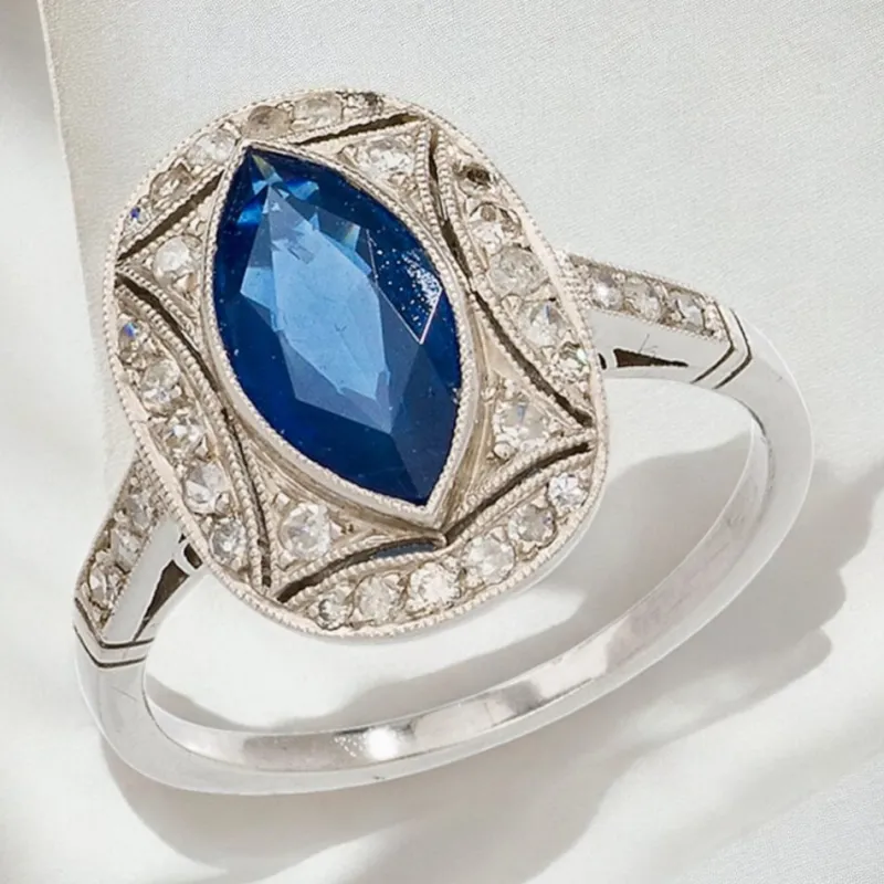 Outlet Pamono Art Deco Ring of Blue Sapphire and Diamonds Mounted in Platinum, 1925