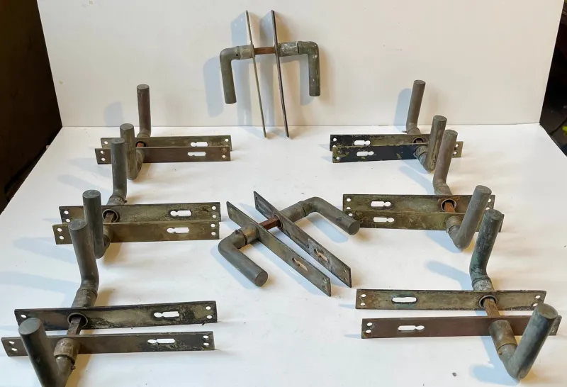 Pamono Art Deco Scandinavian Door Handles in Brass, 1930s, Set of 8> Architectural Elements