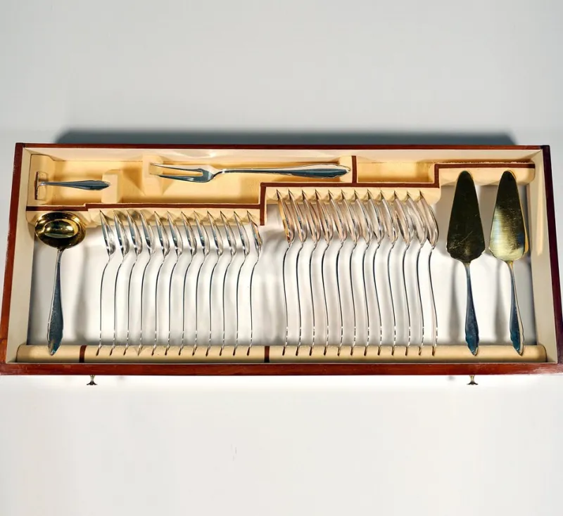 Pamono Art Deco Silver Cutlery Set for 12 in Showcase attributed to Bruckmann &Sons Germany, 1920s, Set of 140> Cutlery & Serving Utensils