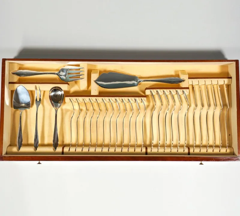 Pamono Art Deco Silver Cutlery Set for 12 in Showcase attributed to Bruckmann &Sons Germany, 1920s, Set of 140> Cutlery & Serving Utensils