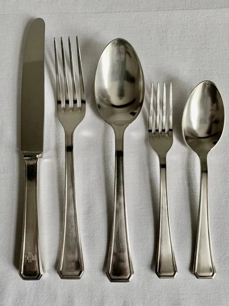 Pamono Art Deco Silver-Plated Cutlery Set with GHM Monogram from Wiskemann, Belgium, 1935, Set of 40> Cutlery & Serving Utensils