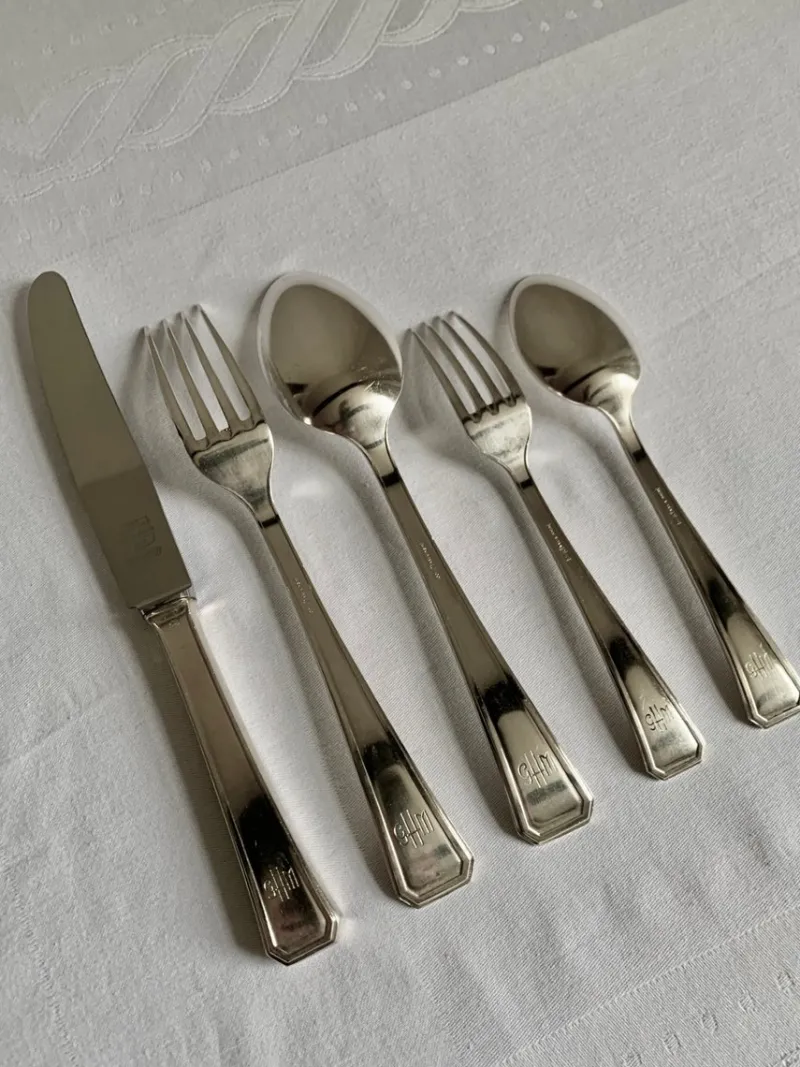 Pamono Art Deco Silver-Plated Cutlery Set with GHM Monogram from Wiskemann, Belgium, 1935, Set of 40> Cutlery & Serving Utensils