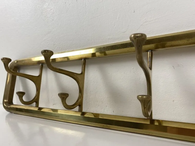 Pamono Art Deco Style Brass Coat Rack With Foldable Hooks, Austria, 1940s> Racks, Hooks & Valets