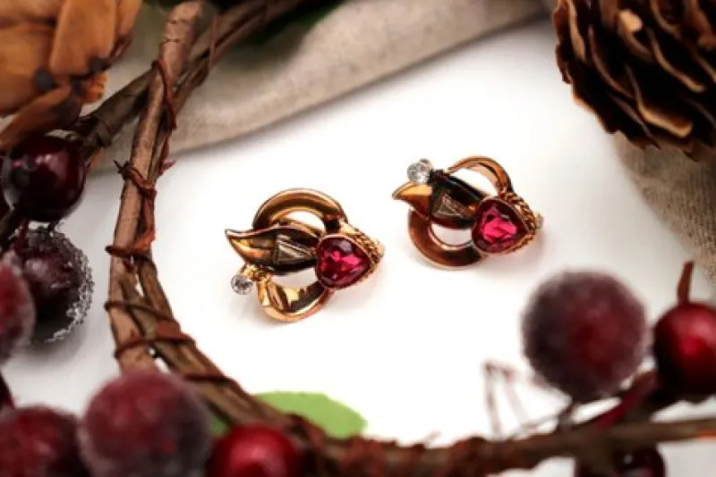 Pamono Art Deco Style Gold Earrings with Heart-Shaped Synthetic Stones, Set of 2> Earrings
