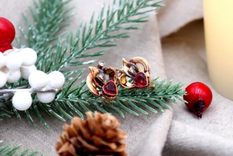 Pamono Art Deco Style Gold Earrings with Heart-Shaped Synthetic Stones, Set of 2> Earrings