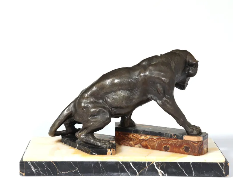 Pamono Art Deco Tiger, 1930, Patinated Bronze on Marble and Onyx> Art Deco