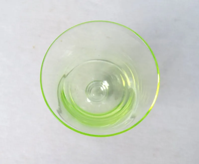 Pamono Art Deco Uranium Glass Liqueur Glasses, 1920s, Set of 6> Glassware